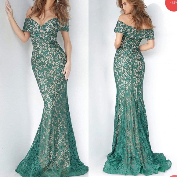 Jovani Dresses & Skirts - Jovani long emerald and nude off shoulder dress size 16 nwt